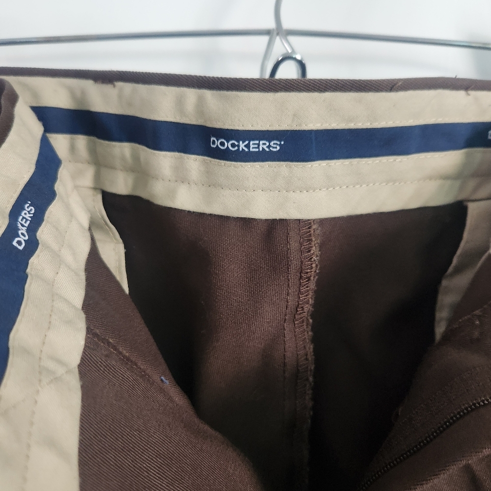 Dockers Men's Pleated Brown Pants Size 38x30 - Picture 4 of 4